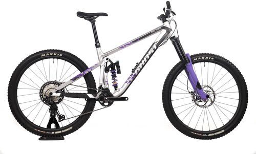 Väldigt bra: Ghost Riot AM Full Party (2022) | Diamant | grå | 29" | L