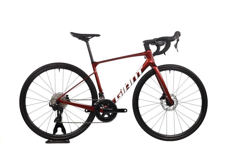 Giant Defy Advanced 2 (2025) | Diamant | rot | 28" | 44 cm | S 1