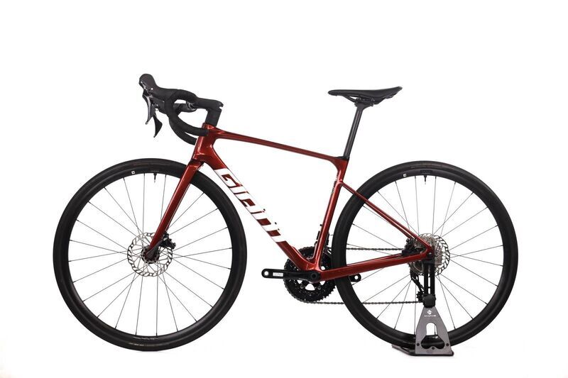 Giant Defy Advanced 2 (2025) | Diamant | rot | 28" | 44 cm | S 3