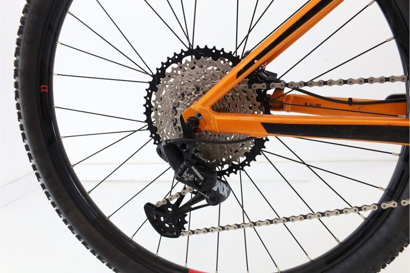 Giant Stance 1 (2022) | Diamond | orange | 27.5" | 38 cm | S | Shimano Deore | RockShox 4