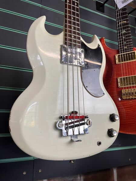 Gibson EB-0 Refinished White c.1966-'69 Short Scale Electric Bass Guitar | white, image 3 of 5