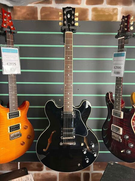 Gibson ES-335 'Dot' Ebony 2023 Semi-Hollow Electric Guitar | ebony, image 2 of 5