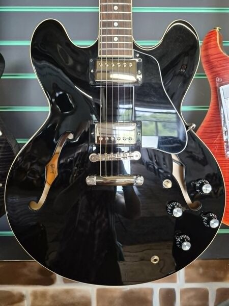 Gibson ES-335 'Dot' Ebony 2023 Semi-Hollow Electric Guitar | ebony, image 4 of 5
