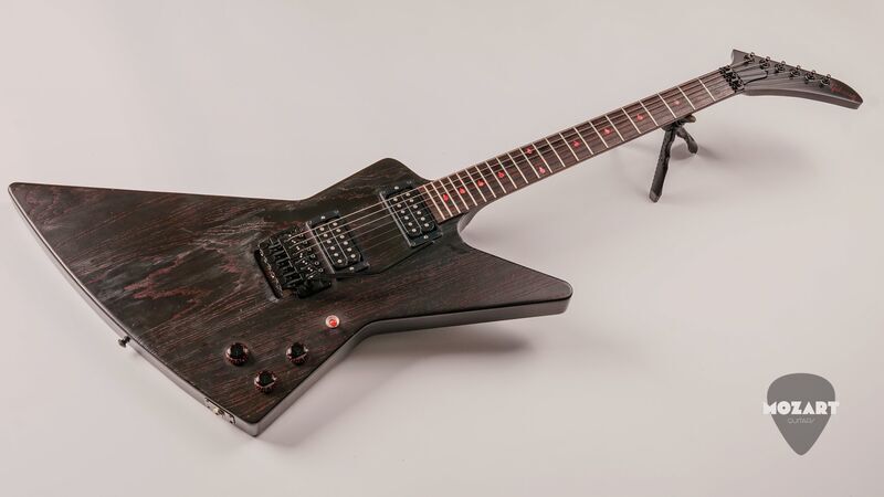 Gibson Explorer Vampire Blood Moon Limited edition 2011 | black / red, image 2 of 5