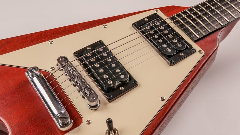 Gibson Flying u Faded Crescent Moon 2002 – Worn Cherry | izblijedio trešnja, image 3 of 5