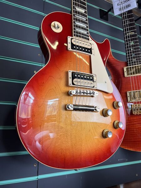 Gibson Les Paul Classic Heritage Cherry Sunburst 2019 Electric Guitar | Cherry Sunburst, image 3 of 5