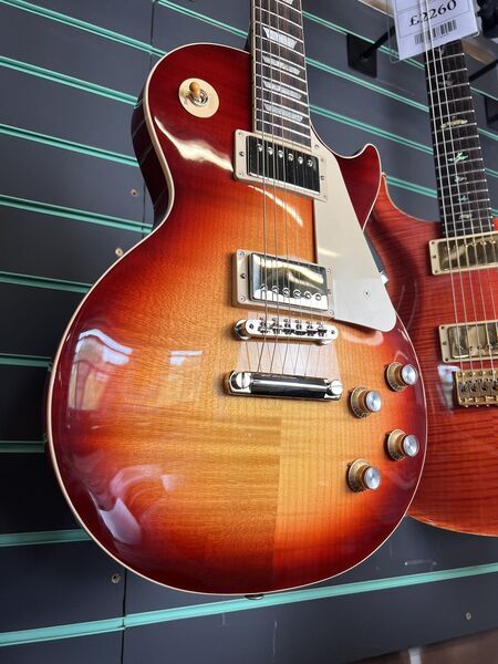 Gibson Les Paul Standard '60s Bourbon Burst 2025 Electric Guitar | Burst, image 3 of 5