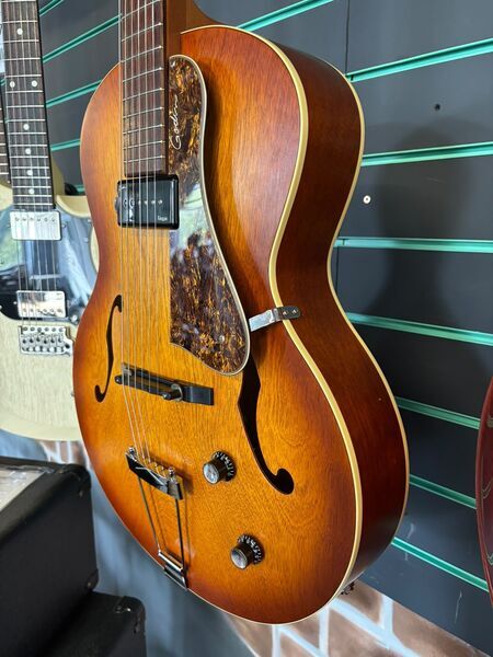 Godin 5th Avenue Kingpin P90 Cognac Burst Hollow Body Archtop Electric Guitar | Burst, image 4 of 5