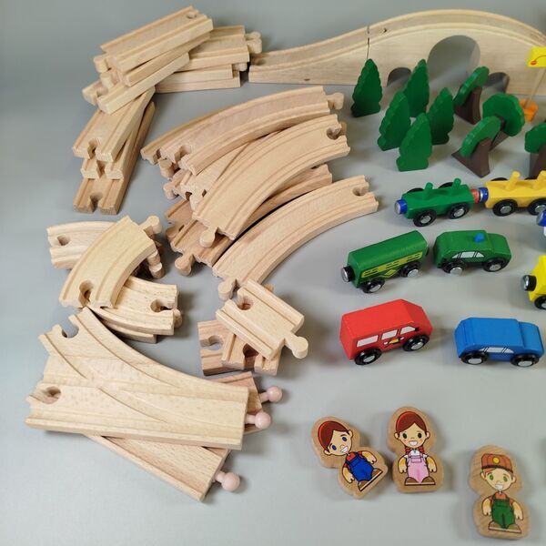 Großes Holzeisenbahn-Set mit Zügen and Zubehör | multicolored 5