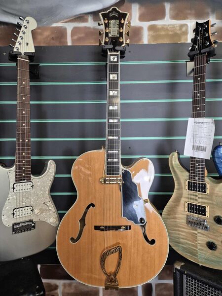 Guild Artist Award 1995 Archtop Electric Guitar | Original, image 2 of 5