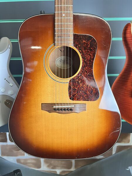 Guild True American D25-E Antique Burst c.1998 Electro-Acoustic Dreadnought | Burst, image 3 of 5