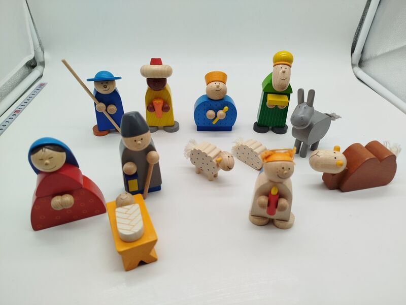 Haba Weihnachtskrippe Holzspielzeug – Set von 12 Figuren | mehrfarbig 1