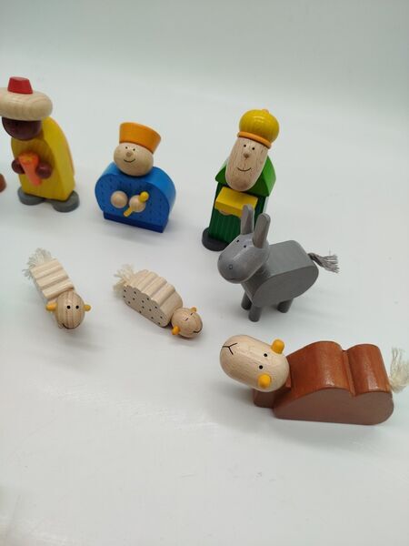 Haba Weihnachtskrippe Holzspielzeug – Set von 12 Figuren | mehrfarbig 3