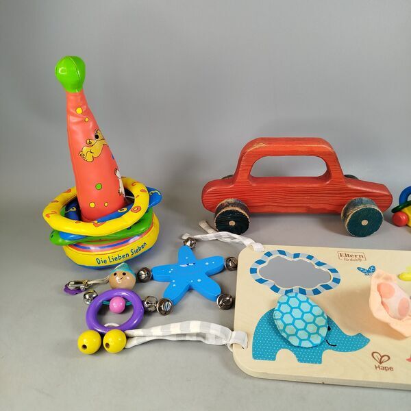 Hape Bundle motor skills board & Rasseln Holzspielzeuge | multicolored, image 1 of 2