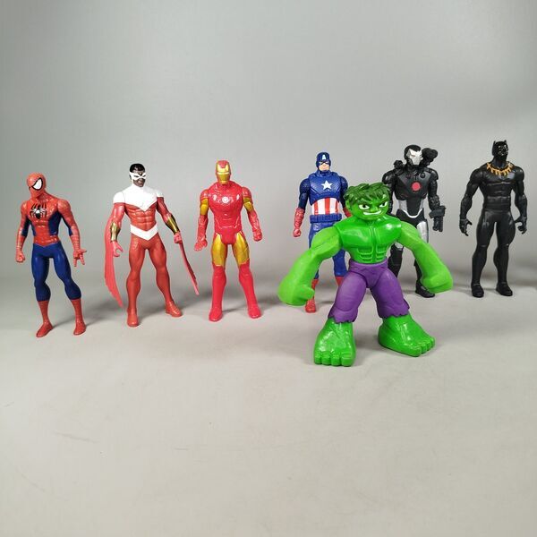 Hasbro Bundle Marvel Set von 9 Actionfigurene | multicolored, image 1 of 4