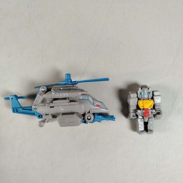 Hasbro Bundle Set von 3 Transformationsroboter First Aid, Sandstorm, Spinistere | mehrfarbig, image 3 of 3