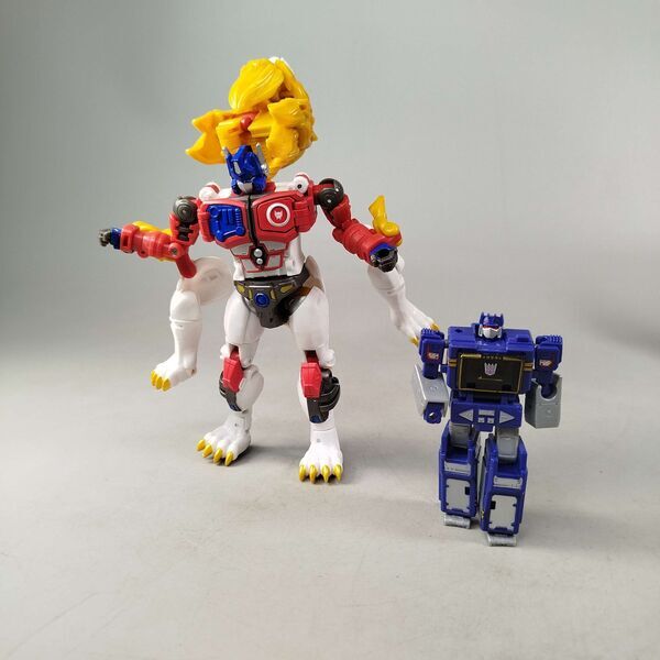 Hasbro Bundle Transformers Lio Convoy & Soundwave 2 Figurene | multicolored, image 1 of 3