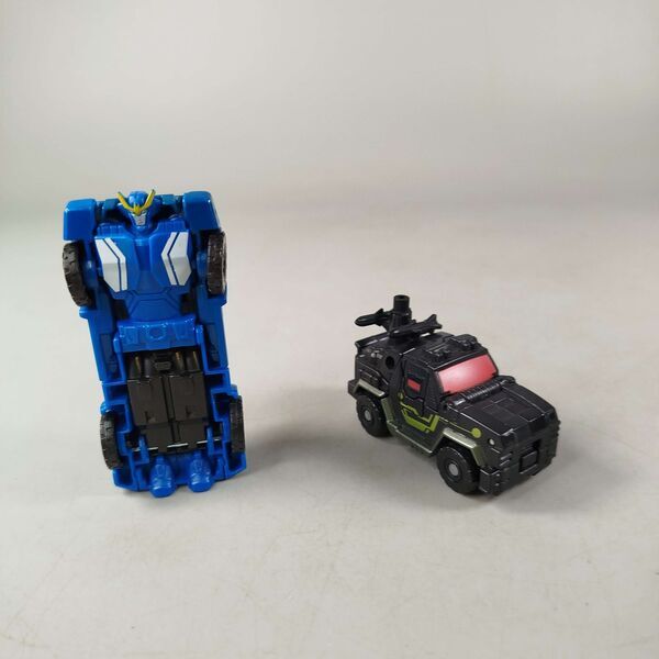 Hasbro Bundle Transformers Set von 2 Transformierbare Autose | mehrfarbig, image 2 of 2