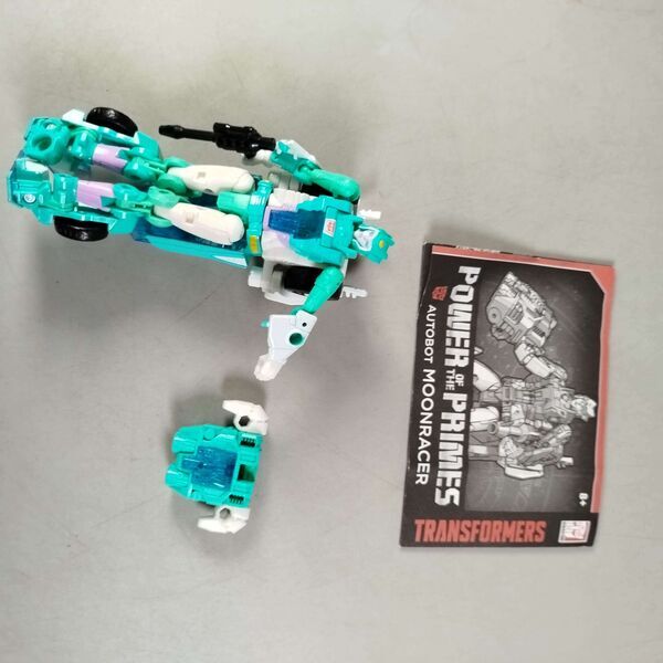 Hasbro Transformers Generations Power of the Primes Autobot Moonracer Actionfigure | mehrfarbig, image 1 of 3