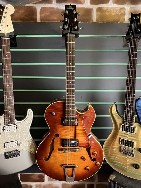 Heritage H575 Autumn Sunburst 1995 Archtop Hollow Body Jazz Guitar | sunburst, image 2 of 5