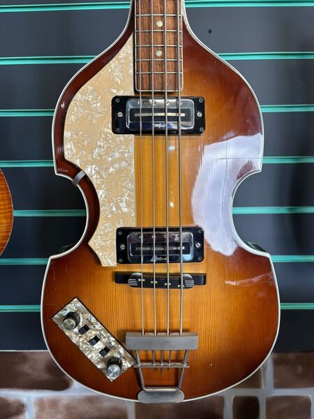 Hofner 500/1 Sunburst Hollow Body c.1972 Vintage Left Handed Electric Bass | Sunburst Vintage, image 3 of 5