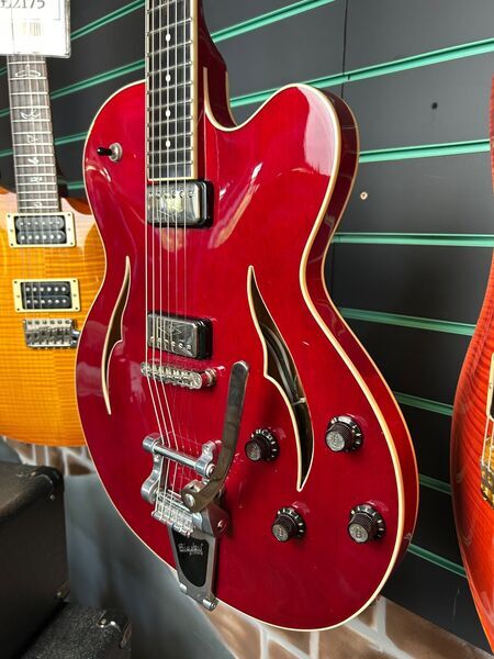Hofner Verythin HVSC-R Red Semi-Hollow Electric Guitar | red, image 5 of 5