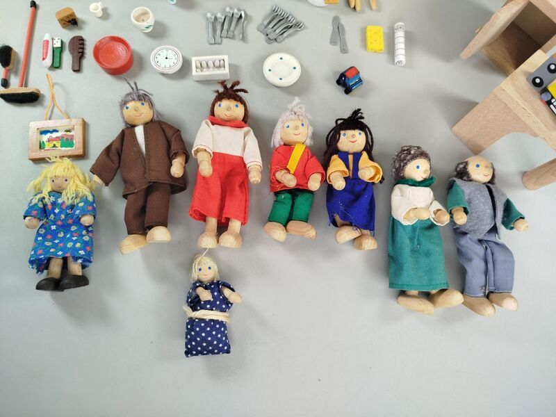 Holz Puppenhaus Spielset - Mit Möbel & Zubehör | mehrfarbig 2