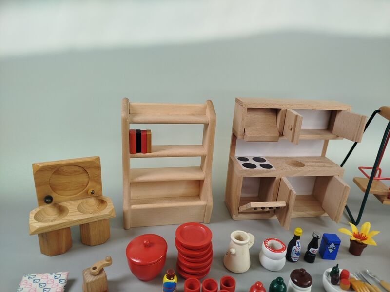 Holz Puppenhaus Spielset - Mit Möbel & Zubehör | mehrfarbig 5