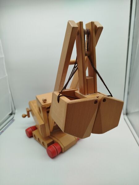 Holzspielzeug – Kran, Fahrzeuge, Tankstelle | mehrfarbig 1