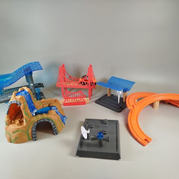 Holzspielzeug-Eisenbahnset | 4er Set kompatibel mit BRIO | multicolored 1