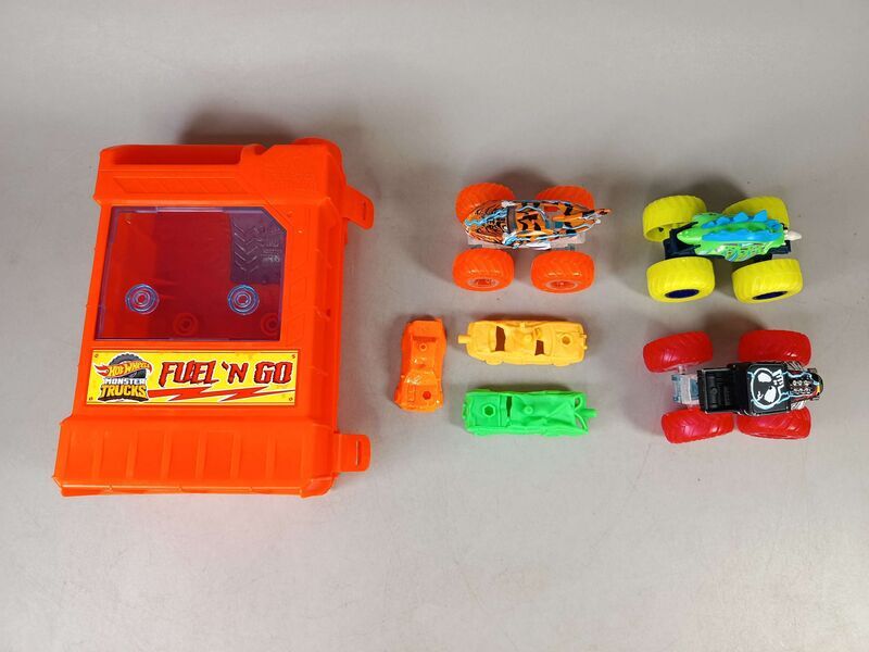 Hot Wheels Bundle Fuel N Go 3x Monstertrucks mit Transportkoffere | mehrfarbig, image 1 of 4