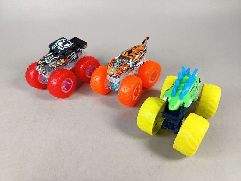 Hot Wheels Bundle Fuel N Go 3x Monstertrucks mit Transportkoffere | mehrfarbig, image 2 of 4