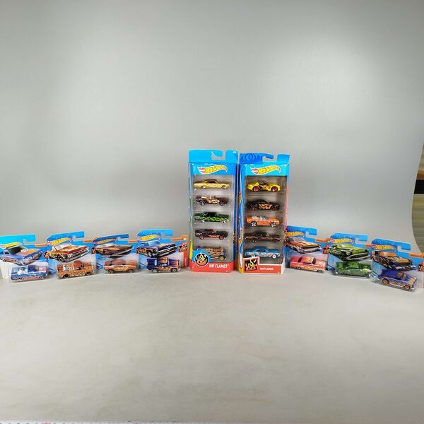 Hot Wheels Bundle HW Flames Set von 17 Autose | mehrfarbig, image 1 of 4