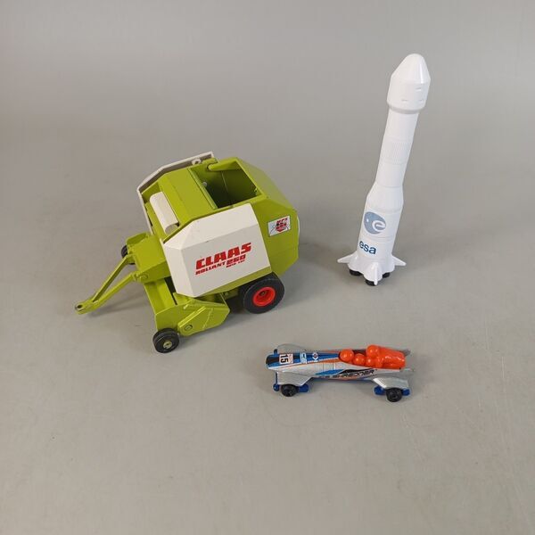 Hot Wheels Bundle Autos, Traktoranhänger, Rakete, Feuerwehrfahrzeug & Pferdefigure | multicolored, image 2 of 5