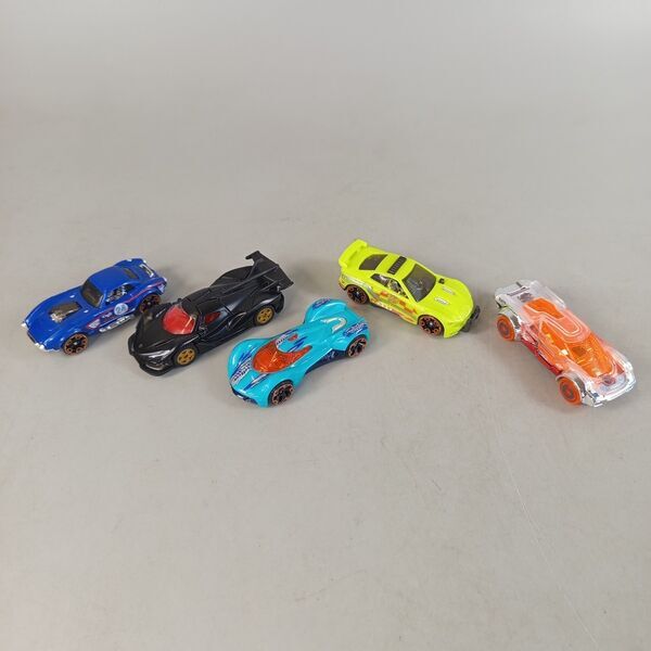 Hot Wheels Bundle Autos, Traktoranhänger, Rakete, Feuerwehrfahrzeug & Pferdefigure | multicolored, image 4 of 5