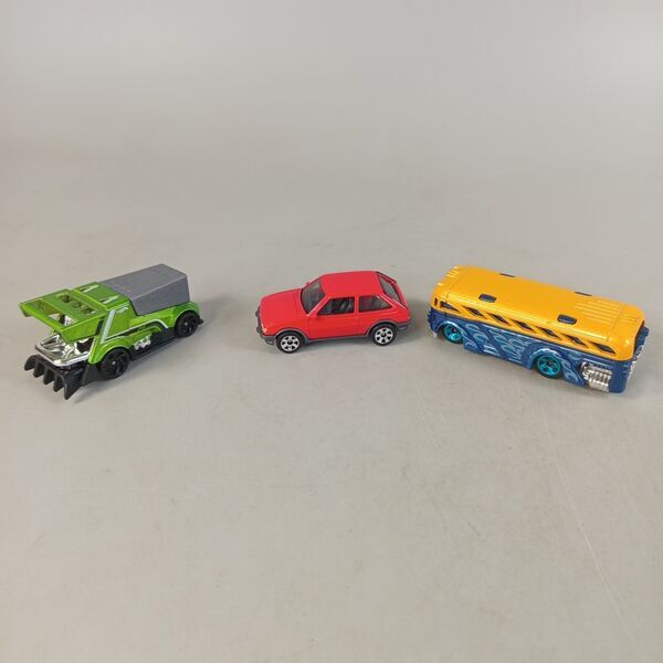 Hot Wheels Bundle Autos, Traktoranhänger, Rakete, Feuerwehrfahrzeug & Pferdefigure | multicolored, image 5 of 5