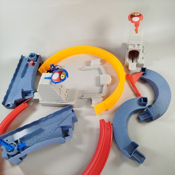 Hot Wheels Mario Kart Trackset - Bowsers Festung | mehrfarbig 2