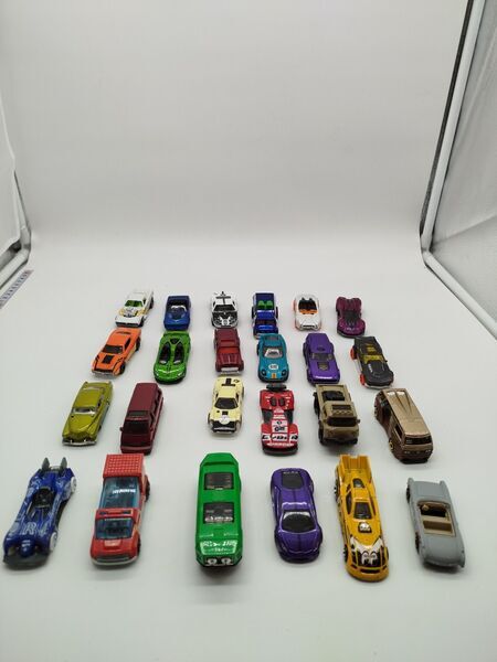 Hot Wheels Miniaturautos Set von 24 Fahrzeugen | multicolored 2