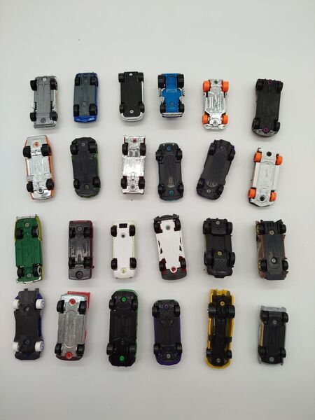 Hot Wheels Miniaturautos Set von 24 Fahrzeugen | multicolored 3