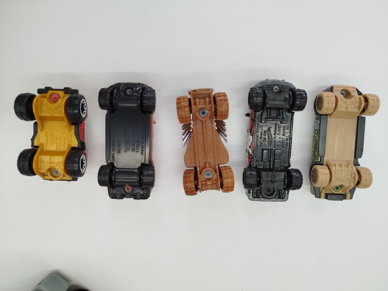 Hot Wheels Modellautos Set - Autotransporter & 44 Fahrzeuge | multicolored 4