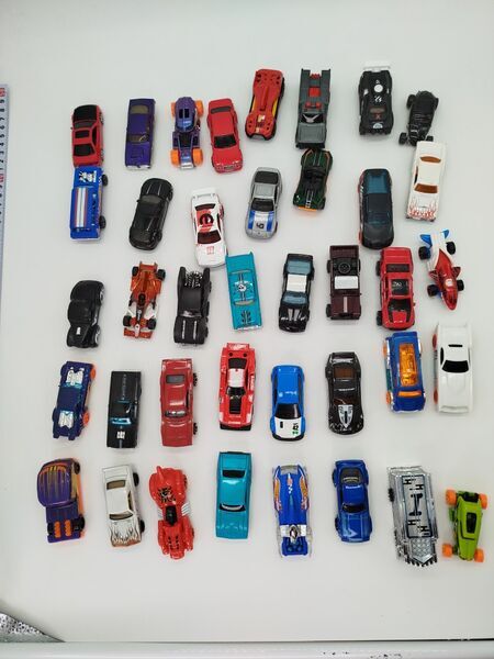 Hot Wheels Modellautos Set | Autotransporter and 44 Fahrzeuge | multicolored 2