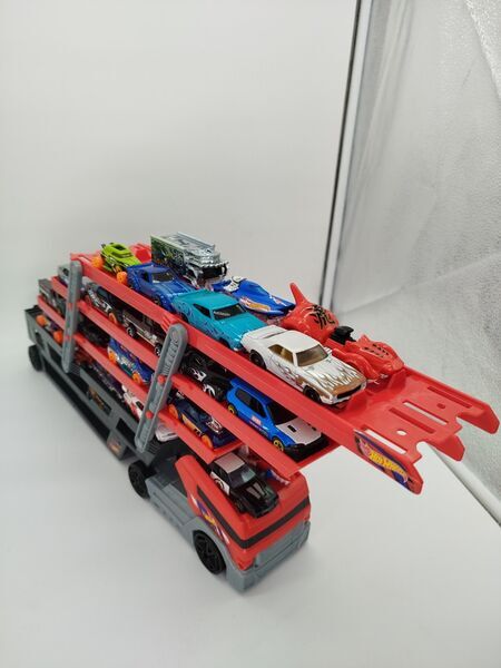 Hot Wheels Modellautos Set | Autotransporter and 44 Fahrzeuge | multicolored 5