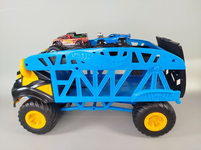 Hot Wheels Monster Trucks Set - Transporter mit 3 Trucks | multicolored 2