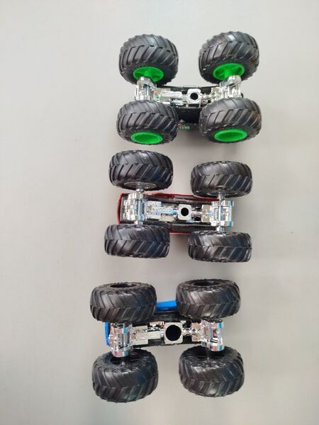 Hot Wheels Monster Trucks Set - Transporter mit 3 Trucks | multicolored 4