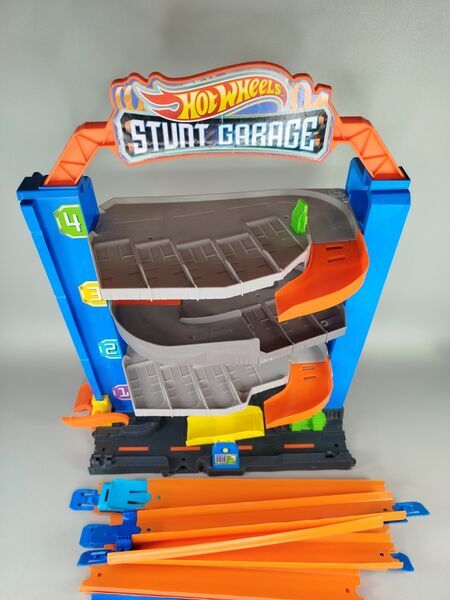 Hot Wheels Stunt-Garage mit Fahrzeug-Set | mehrfarbig 2