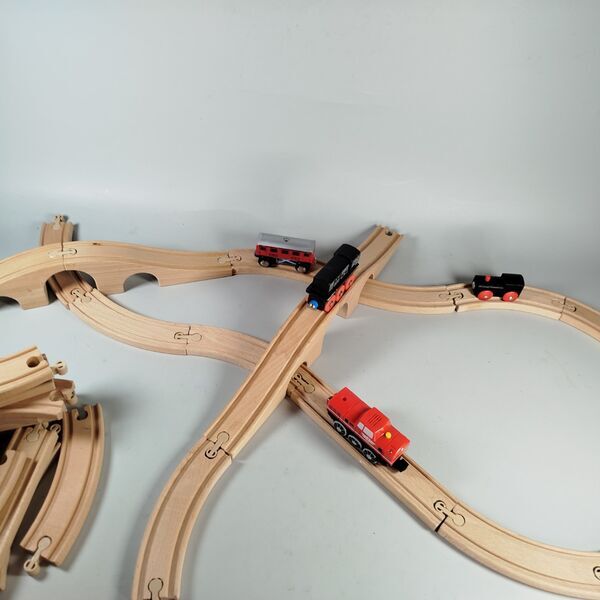 IKEA Holz-Eisenbahn-Set mit Zügen and Schienen | multicolored 1