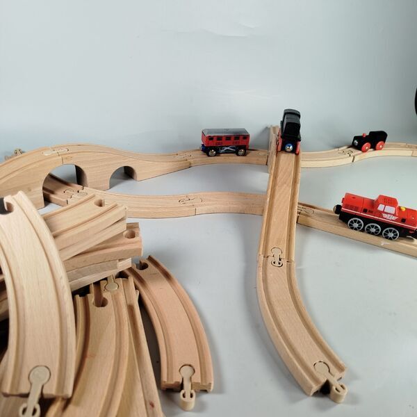 IKEA Holz-Eisenbahn-Set mit Zügen and Schienen | multicolored 3