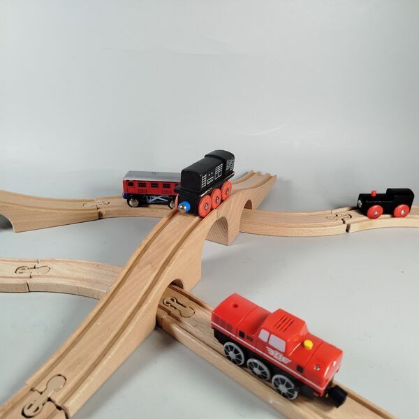 IKEA Holz-Eisenbahn-Set mit Zügen and Schienen | multicolored 4