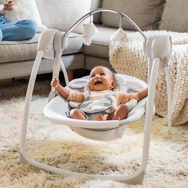 Ingenuity Cuddle Lamb tragbare Babywippe | mehrfarbig 2