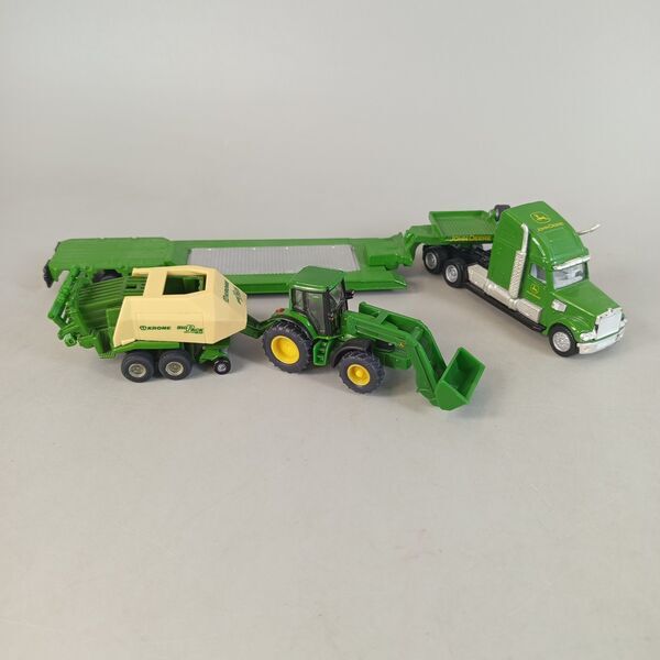 John Deere Bundle Landwirtschaft set von 8 Traktoren LKW pendant | multicolored, image 2 of 3
